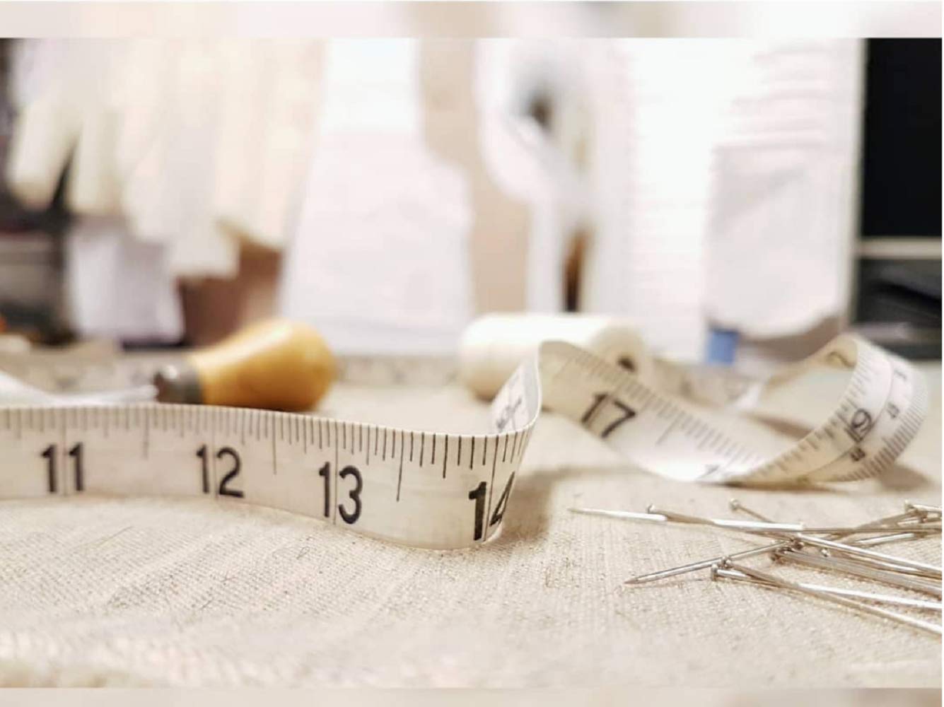 Soft Tape Measure Double Scale Body Sewing Flexible Ruler for Weight Loss Medical Body Measurement Sewing Tailor Craft Vinyl Ruler, Has Centimetre Scale on Reverse Side 60-Inch(White)