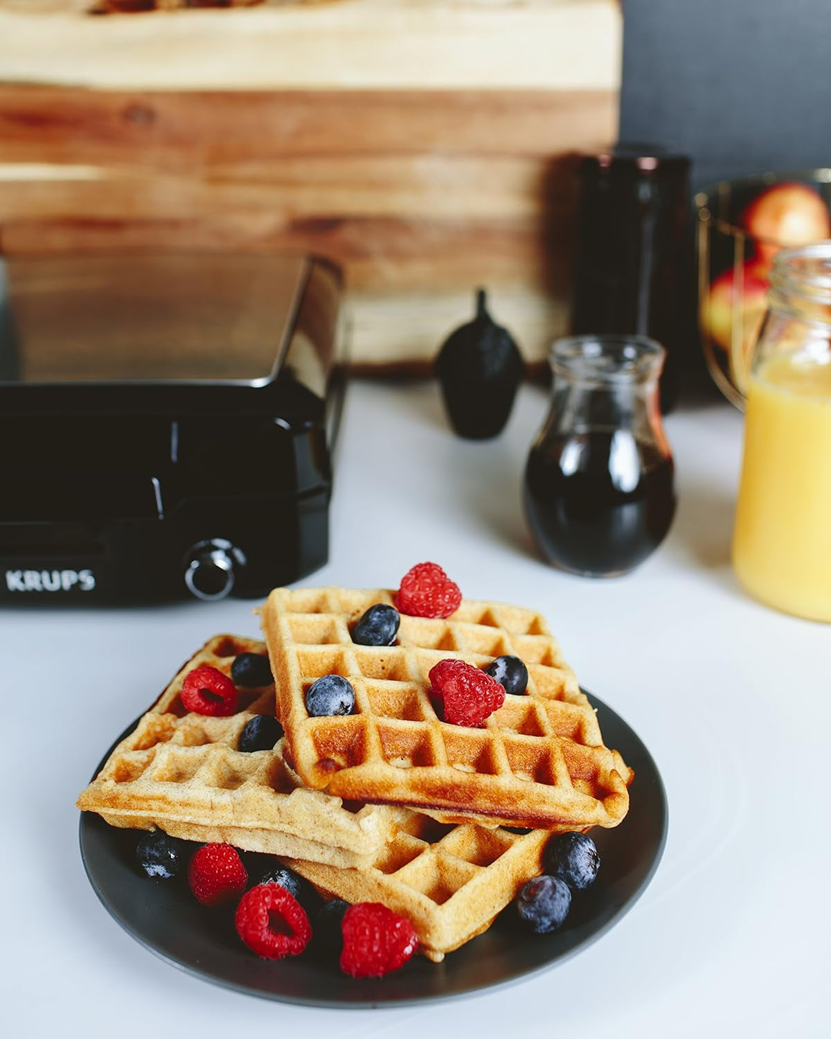 : Waffle Maker, Stainless Steel, 4 Slices, 1200 Watts Square, 5 Browning Levels, Removable Plates, Dishwasher Safe, Belgian Waffle Silver and Black